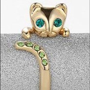 Gold cat ring with emerald crystal eyes 👀